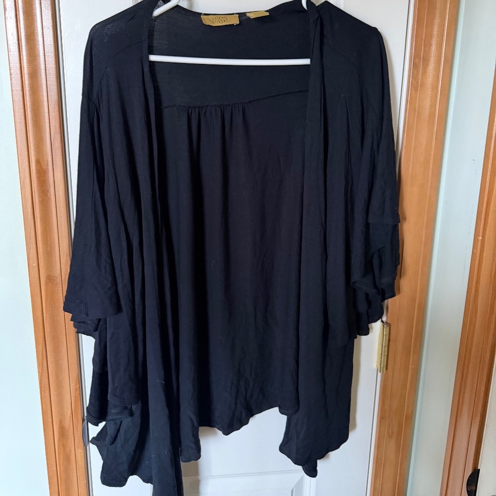 Lightweight black wrap